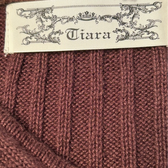 Tiara Vintage Knit Zip-Front Sweater Vest with Faux Fur Trim - Picture 11 of 13